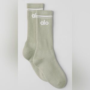 Alo Limited Edition Color Limestone - Unisex Size Medium Throwback Crew Socks